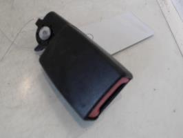 Attache ceinture arriere droit