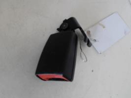 Attache ceinture arriere droit