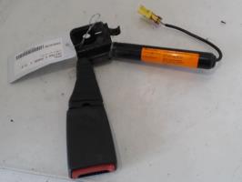 Attache ceinture arriere droit