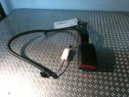Attache ceinture avant gauche