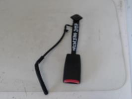 Attache ceinture avant gauche