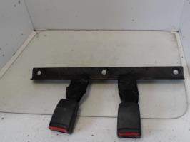 Attache ceinture arriere droit