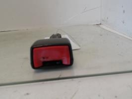 Attache ceinture avant droit