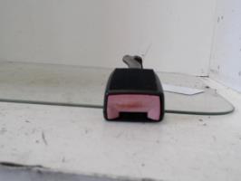 Attache ceinture avant droit