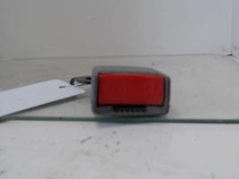 Attache ceinture arriere droit