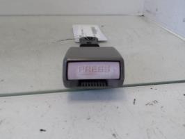 Attache ceinture avant droit