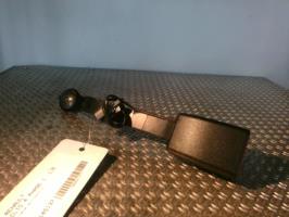Attache ceinture avant gauche
