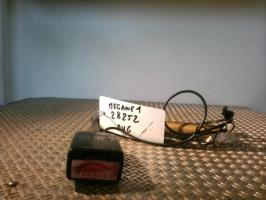 Attache ceinture avant gauche