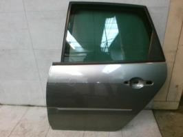 Puerta trasera izquierda