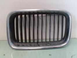 Grille de calandre gauche