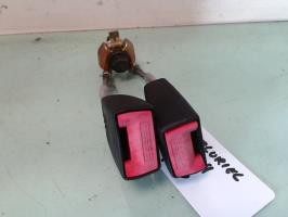 Attache ceinture arriere droit
