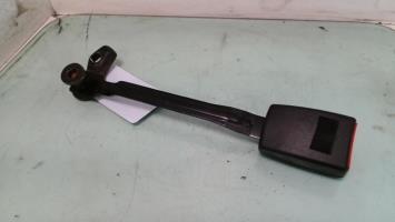 Attache ceinture avant droit