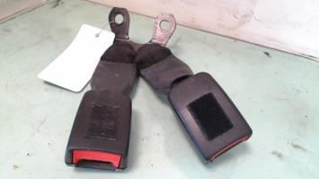Attache ceinture arriere droit