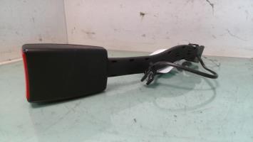 Attache ceinture avant droit