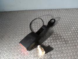 Attache ceinture avant droit