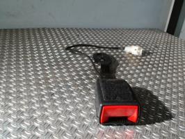 Attache ceinture avant gauche