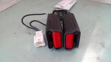 Attache ceinture arriere droit