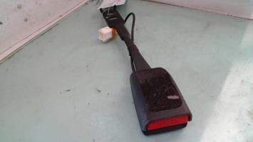 Attache ceinture avant gauche