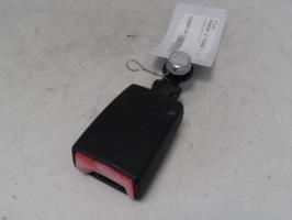 Attache ceinture avant droit