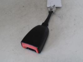 Attache ceinture avant gauche