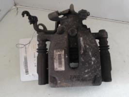 Estribo trasero izquierdo (freno)