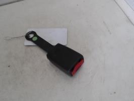 Attache ceinture avant droit