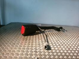 Attache ceinture avant gauche