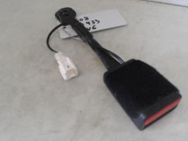Attache ceinture avant gauche