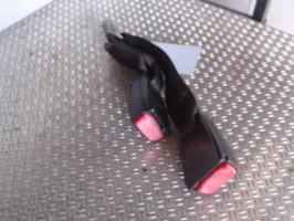 Attache ceinture arriere droit