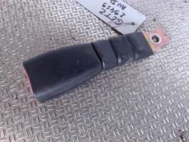 Attache ceinture avant droit