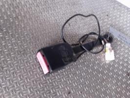 Attache ceinture avant droit