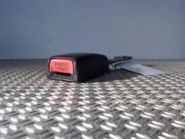 Attache ceinture avant gauche