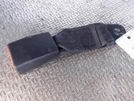 Attache ceinture arriere droit