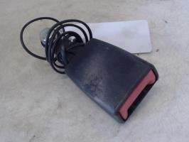 Attache ceinture avant gauche