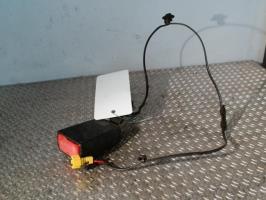 Attache ceinture avant droit