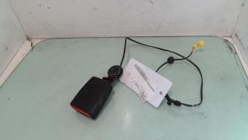 Attache ceinture avant gauche