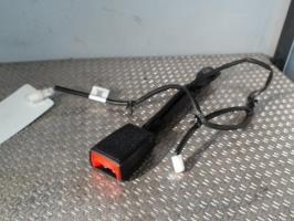 Attache ceinture avant droit