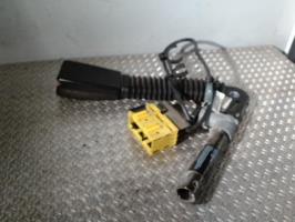Attache ceinture avant gauche