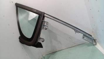 Ventanilla triangular delantera izquierda (puerta)