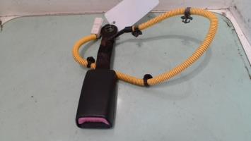 Attache ceinture avant droit