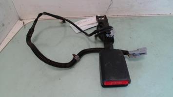 Attache ceinture avant droit