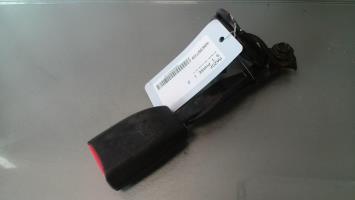 Attache ceinture avant gauche