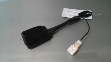 Attache ceinture avant droit