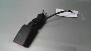 Attache ceinture arriere droit