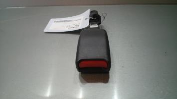 Attache ceinture avant droit