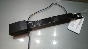 Attache ceinture avant droit