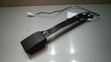 Attache ceinture avant gauche