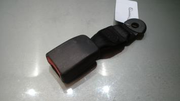 Attache ceinture arriere droit