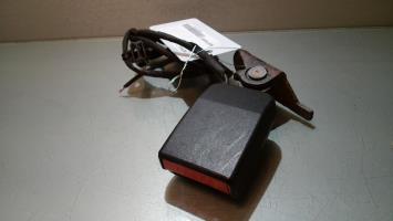 Attache ceinture arriere droit
