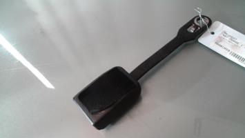 Attache ceinture avant droit